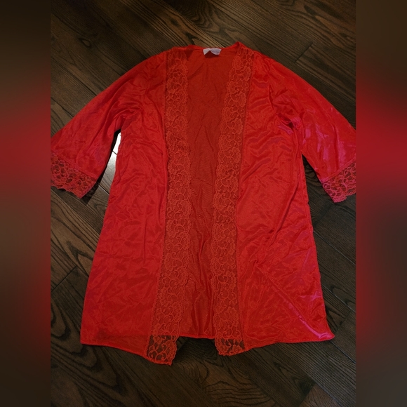 2 PC Lacy & Silky Nightie and Robe, Never Worn - Picture 9 of 11